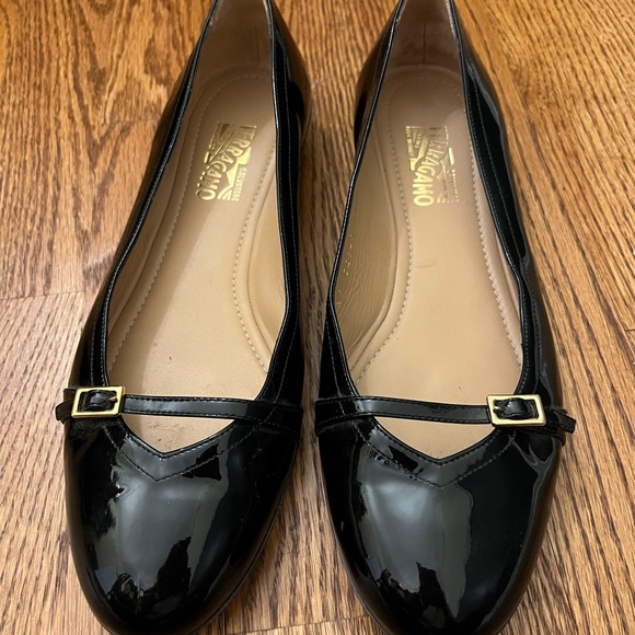 Salvatore Ferragamo patent leather flats - Picture 1 of 12